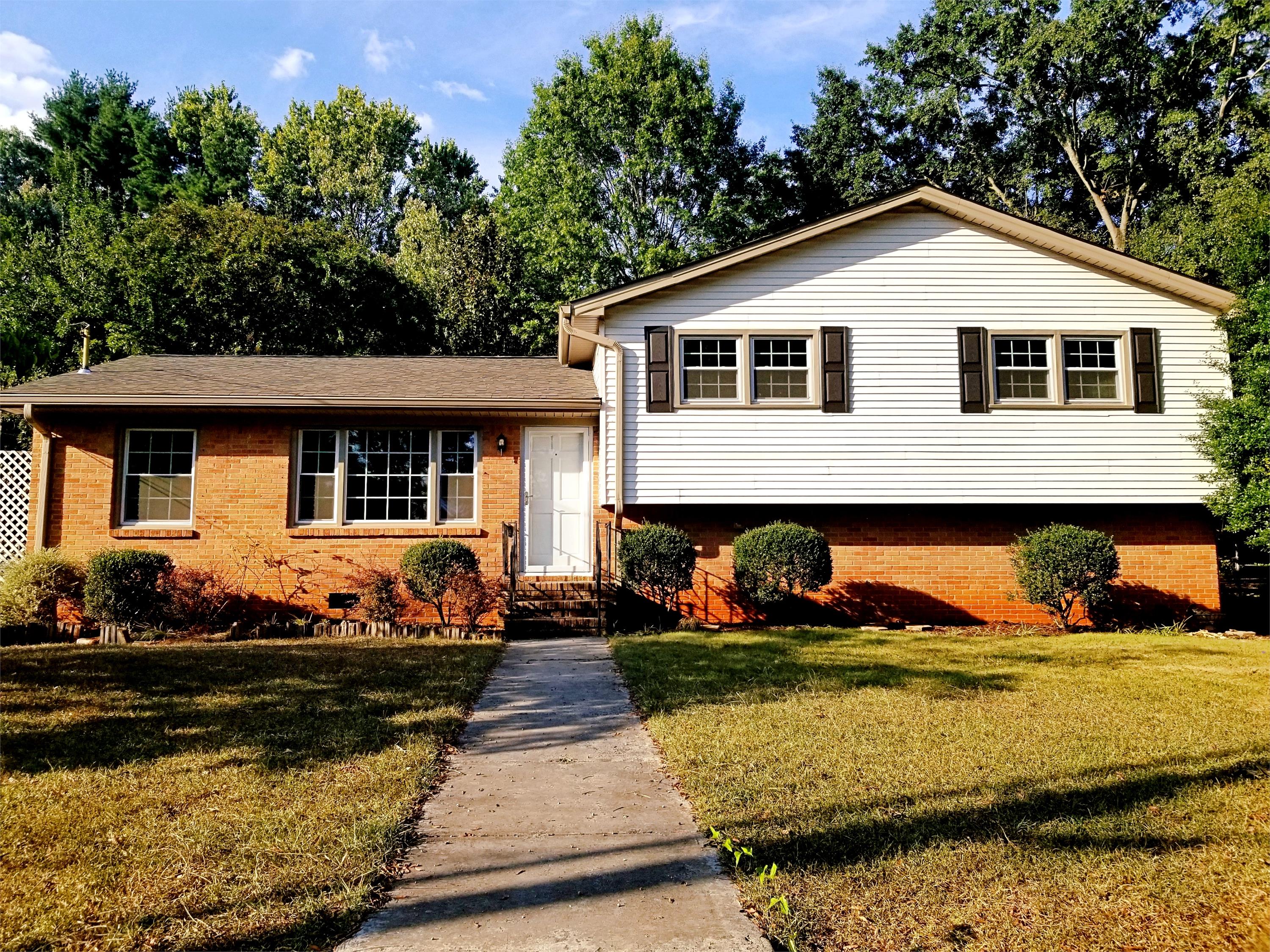 Deramus Avenue Northwest